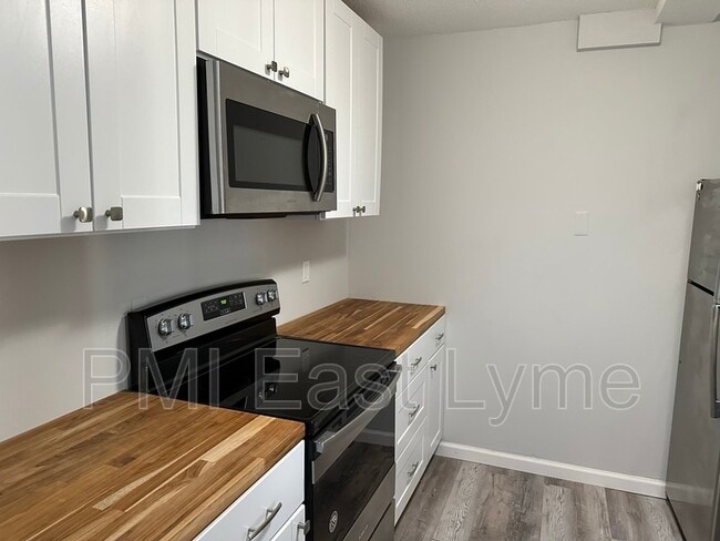 Building Photo - 292 Pequot Ave