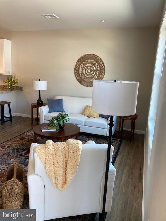 Building Photo - 376 E Main St