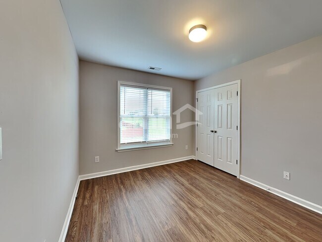 Building Photo - 209 Haywood Ln
