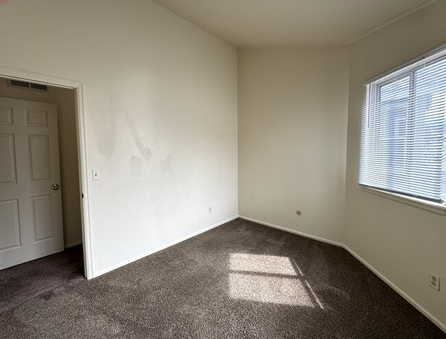 Building Photo - 9362 W Coal Mine Ave