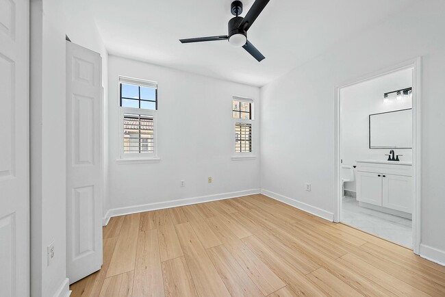 Building Photo - 634 Fern St