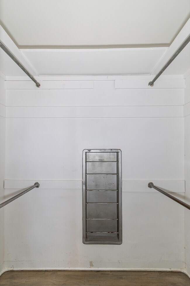 Building Photo - 3940 Hubert Ave