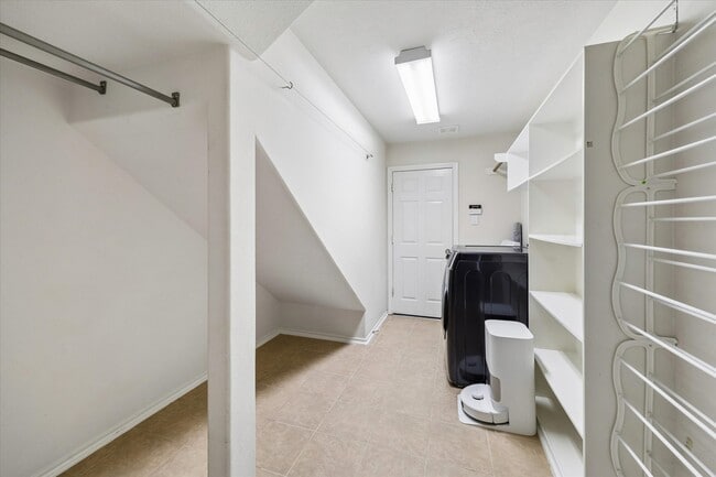 Building Photo - 2802 White Sands Dr