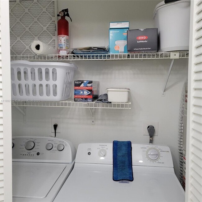 Building Photo - 7896 Seville Pl