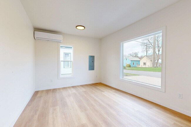 Building Photo - Ground Level Home