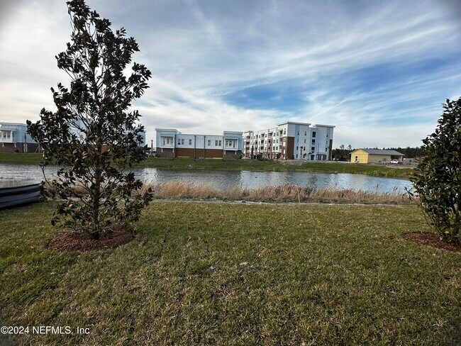 Building Photo - 315 Brandon Lks Dr
