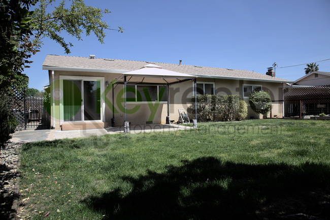 Building Photo - 9024 Alderson Ave