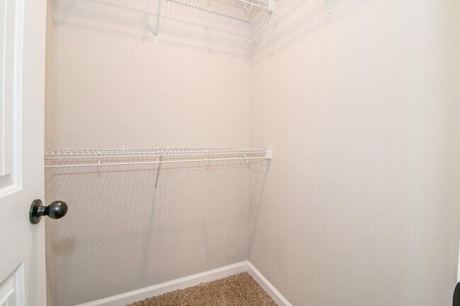 Building Photo - 1115-I6 Hillwood Dr