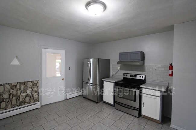 Building Photo - 508 E Diamond Ave