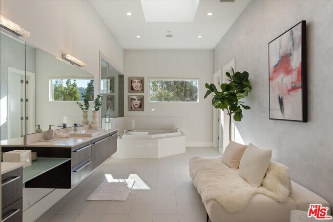 Building Photo - 2666 Hutton Dr