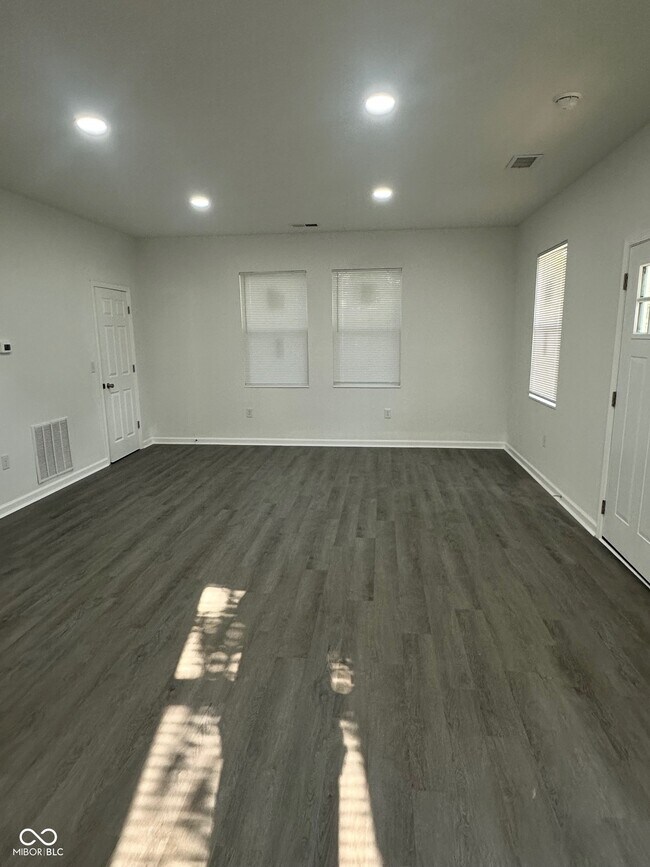 Building Photo - 2127 Haines Ave