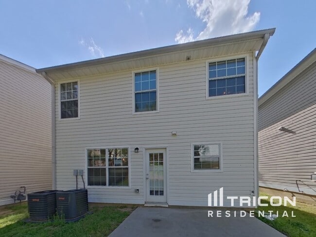 Building Photo - 1896 Roble Dr