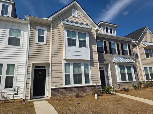 Primary Photo - New Build 3 Bed/ 2.5 Bath Townhome Off Cen...