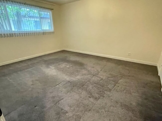 Building Photo - 1825 Stokes St