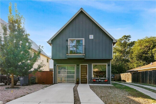 Building Photo - 815 Brazos St