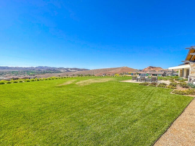 Building Photo - SINGLE STORY HOME IN GATED DEL WEBB AT LAK...