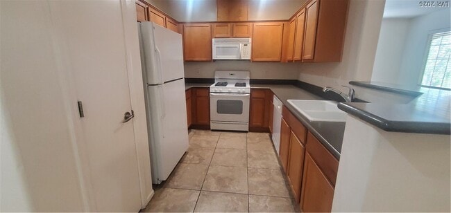 Building Photo - 6868 Sky Pointe Dr