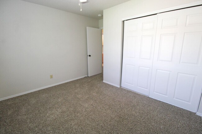 Building Photo - 933 Schertz Pkwy
