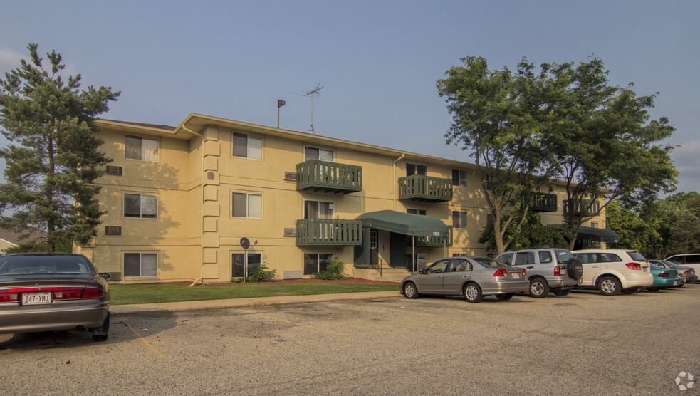 Building Photo - Tan Oak Apartments