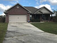 Building Photo - 806 Yew Cir