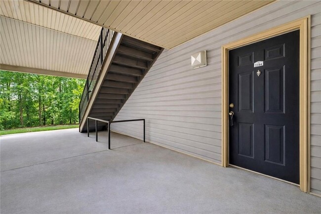 Building Photo - 2104 Fairington Club Dr