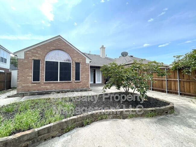 Building Photo - 1307 Edinboro Ln