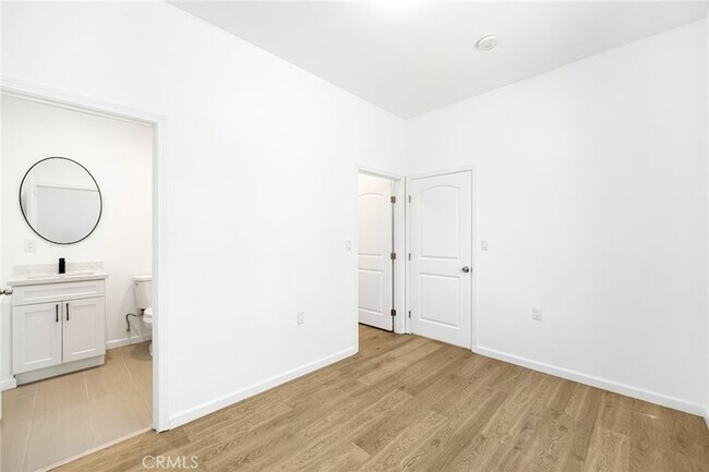 Building Photo - 1375 N Mentor Ave