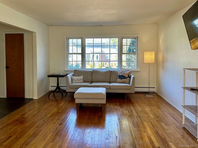 Building Photo - 5 Bronze Ct