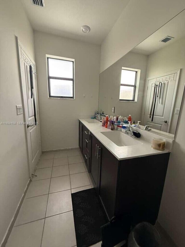 Building Photo - 25253 SW 107th Ct