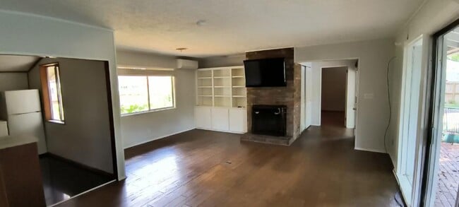 Living room with working fireplace and kitchen. - 340 Marlboro St SE