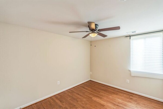 Building Photo - 3309 Huntley Sq Dr