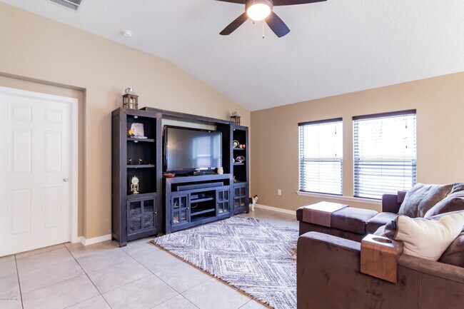 Building Photo - 7634 Fanning Dr