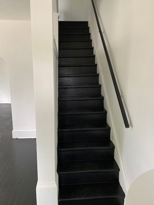 Building Photo - Two Bedroom Duplex