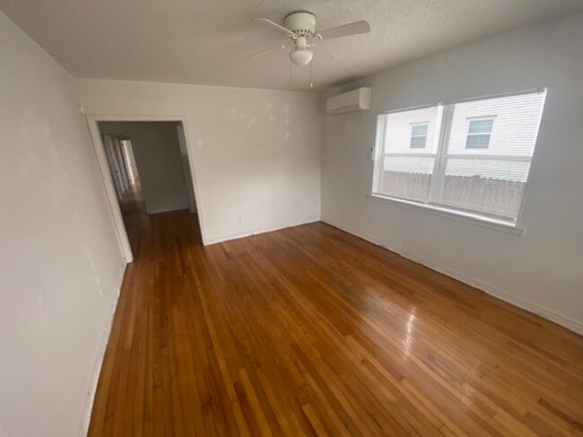 Building Photo - 2136 College St