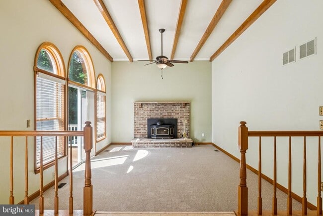 Building Photo - 478 Mountain Rd