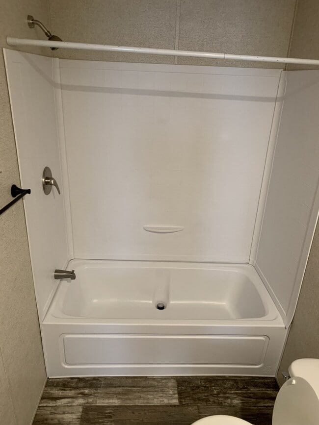 Building Photo - 100 Bristol St