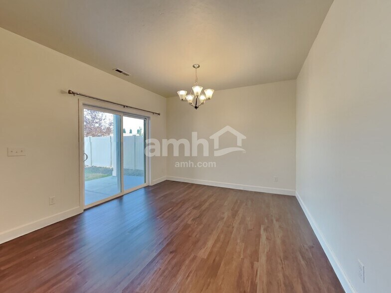 Building Photo - 275 E Sicily Dr
