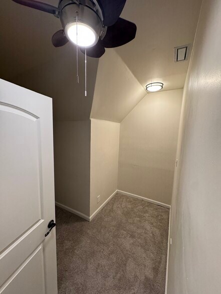 Building Photo - 5209 Warren Ave