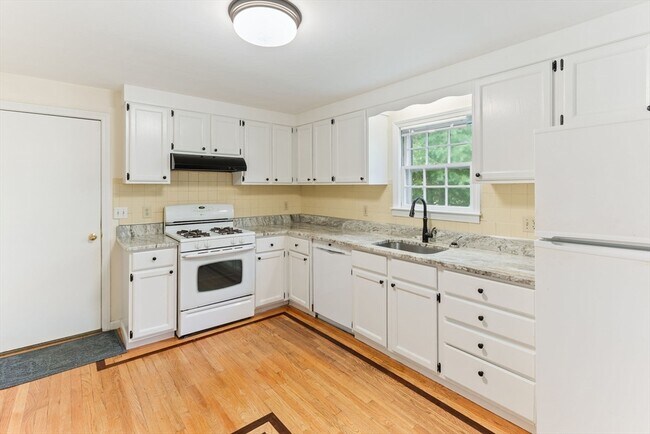 Building Photo - 49 Bramblebush Dr