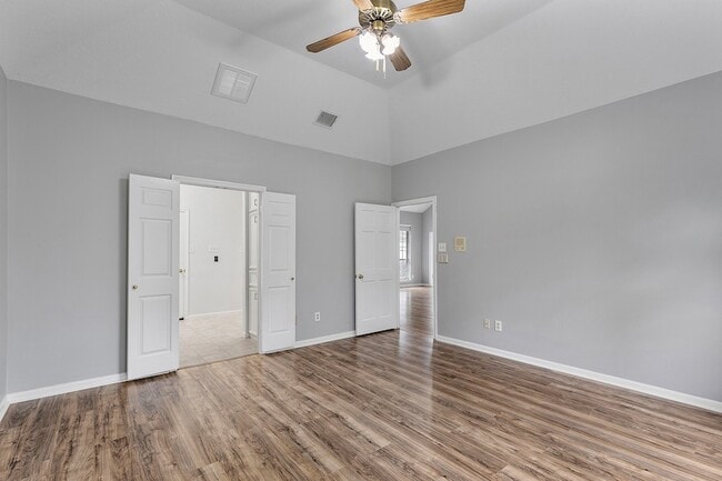 Building Photo - 5622 Woodland Creek Dr