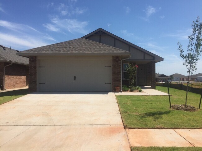 Building Photo - 3 bedroom 2 bath home Mustang Schools
