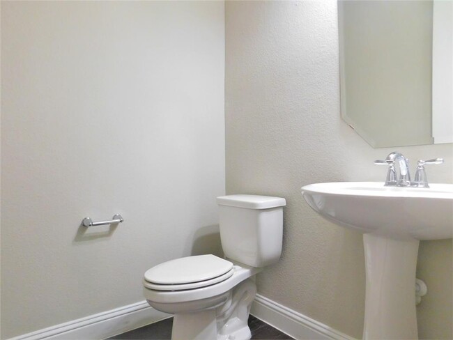 Building Photo - 5520 Liberty Dr