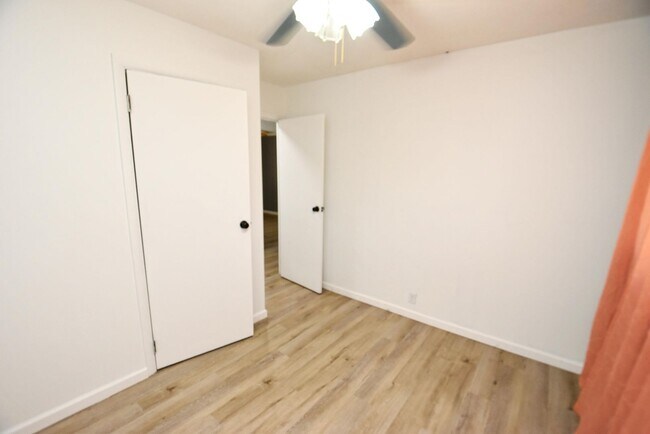 Building Photo - Northside Ranch style home near the riverwalk