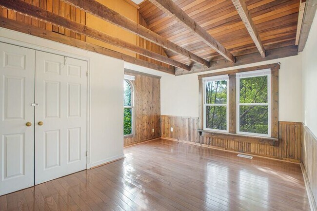 Building Photo - 307 Hawke St