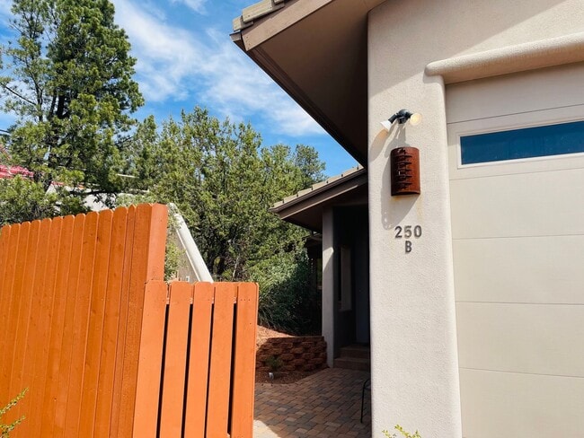 Building Photo - 250 B Kachina Drive, Sedona, AZ 86336, Lease-Only Service