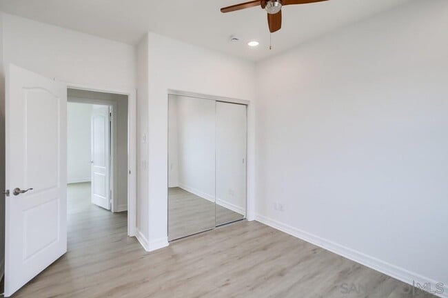 Building Photo - 2978 Beachwood Blf Wy