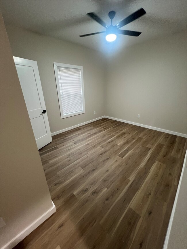 Building Photo - 5325 Kenilwood Dr