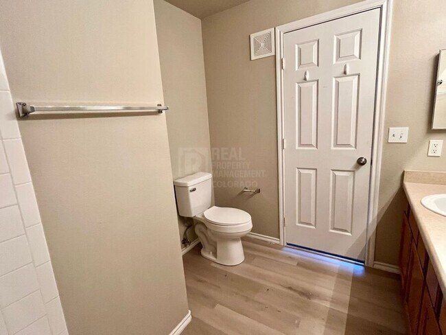 Building Photo - 3927 Riviera Grove