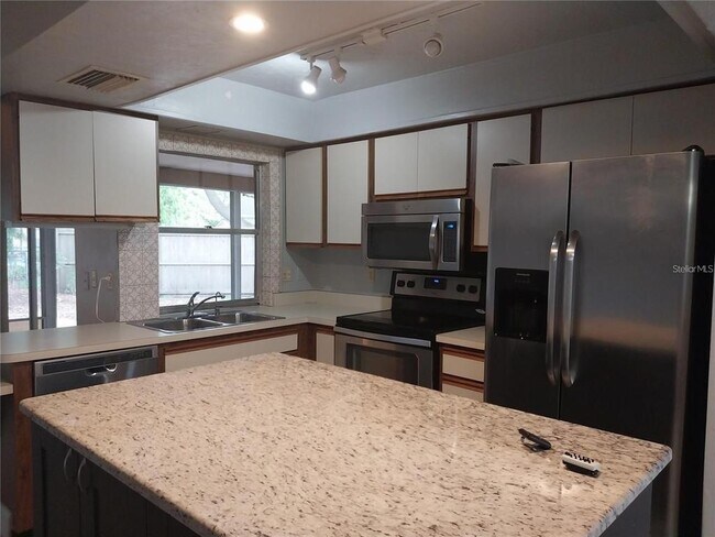 Building Photo - 3962 Basswood Dr