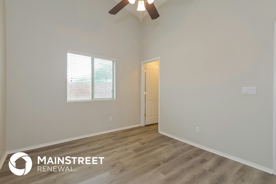 Building Photo - 10614 E Bridgeport St